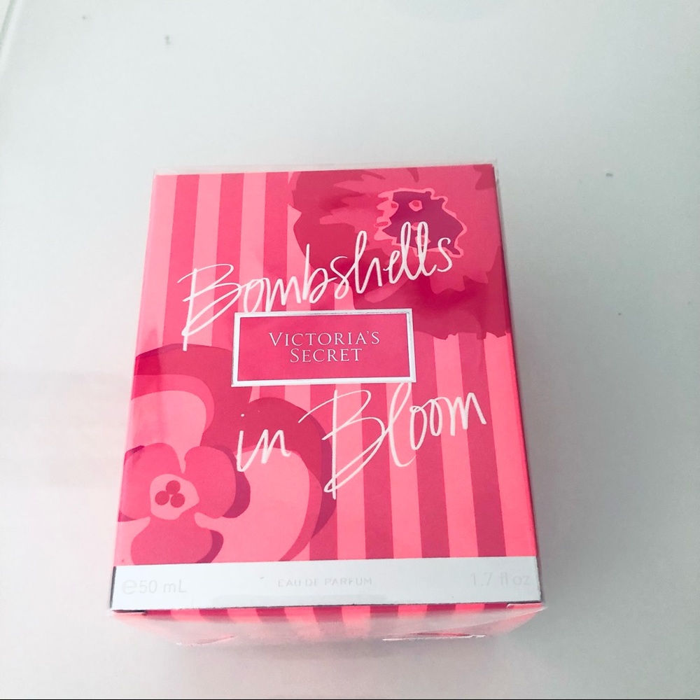 VICTORIA SECRET BOMBSHELL IN BLOOM - Picture 4 of 6